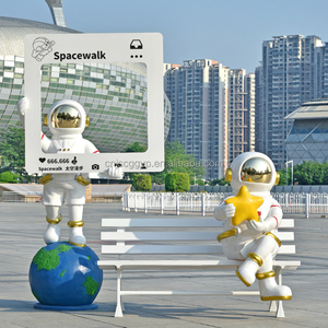 Tượng phi hành gia hoạt hình sáng tạo có đèn trang trí nhà cửa, phòng ngủ hoặc phòng khách, chất liệu nhựa/FRP, phù hợp cho trung tâm thương mại - Product Image 4