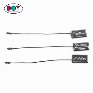 Etiquetas colgantes de plástico con logotipo en relieve de marca propia personalizada de alta calidad, etiqueta de reloj con cuerda de nailon - Product Image 6