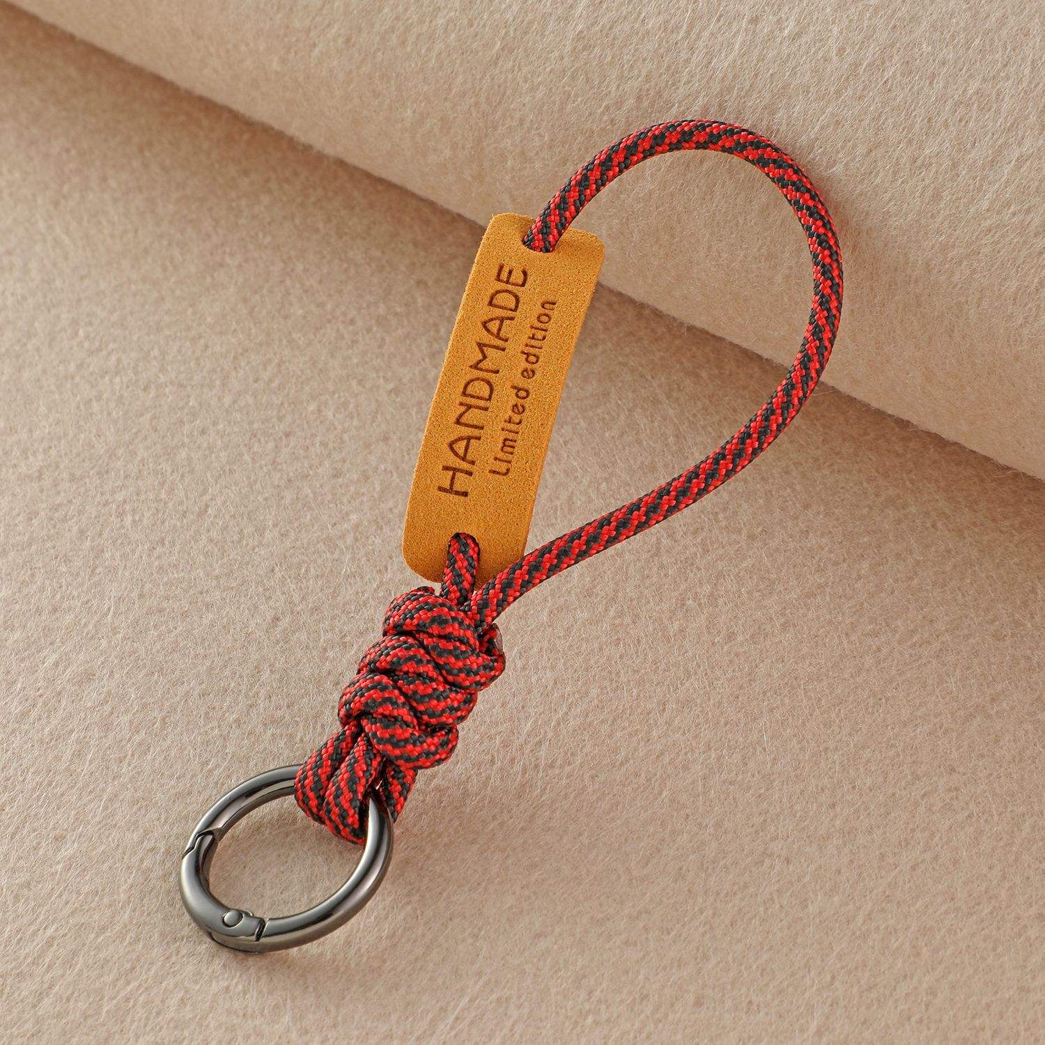 Camouflage Rouge Foncé Noir Jaune Étiquette