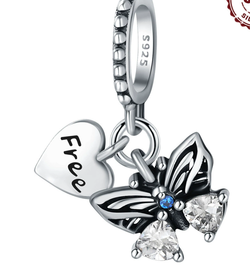 Pendentif papillon incrusté de pierre en forme de coeur 0120 Gratuit