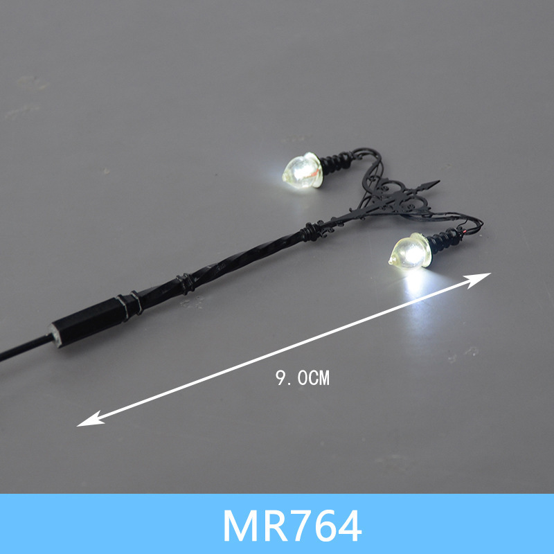 Una lámpara de metal MR764