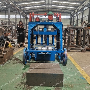 Máquina de fabricación de ladrillos de hormigón de operación simple Maquinaria de bloque de pavimentación de cemento móvil Procesamiento de moldeado de ladrillos huecos - Product Image 5