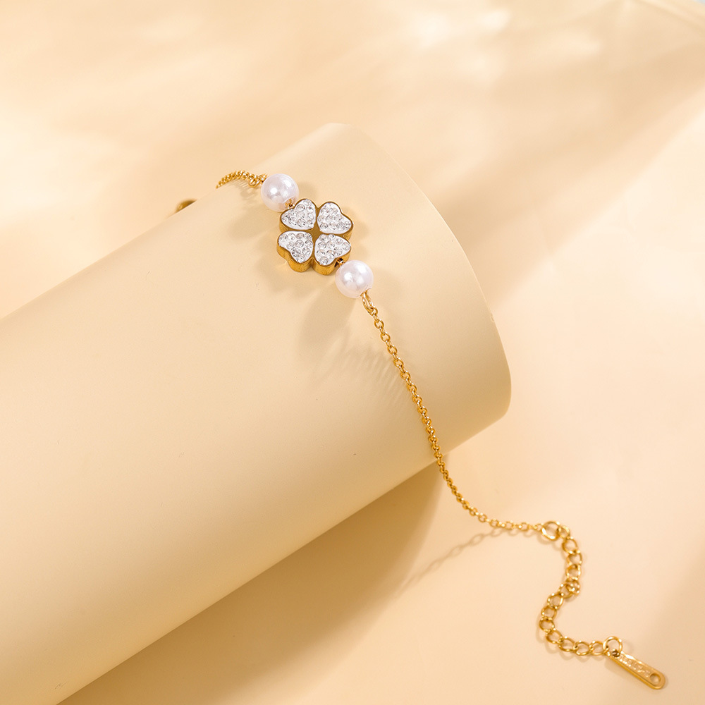White diamond clover gold