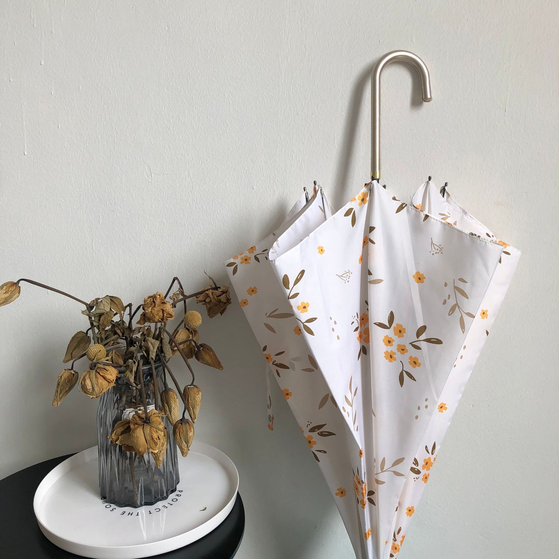 Parapluie beige à poignée droite à 8 baleines en campanule jaune