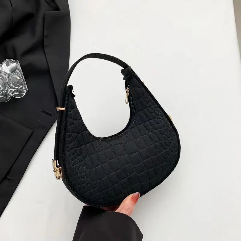 2024 neue frauentaschen luxus silberne handtaschen für frauen qualität tasche mit breiter chian kreative handtasche