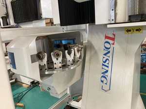 Máquina de centro de mecanizado CNC de cinco ejes con sistema de control OSAI