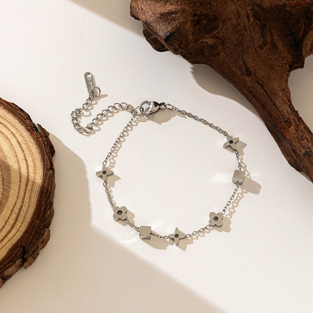 Bracelet Fleur Carré Acier
