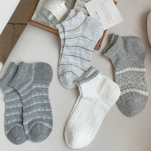 Moda tatlı gri çizgili kısa kadın kız için pamuk çorap ilkbahar yaz örgü ayak bileği çorap nefes rahat