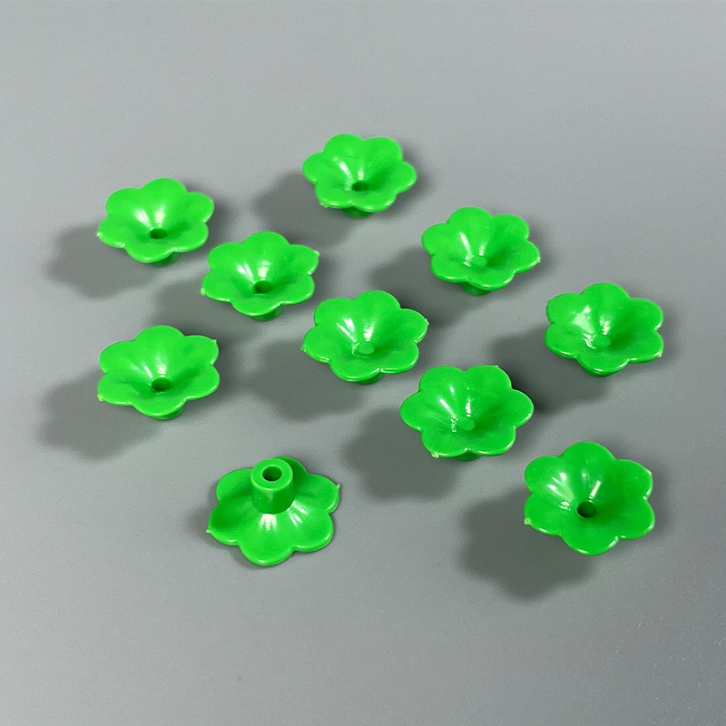 10 flores de trompeta verdes