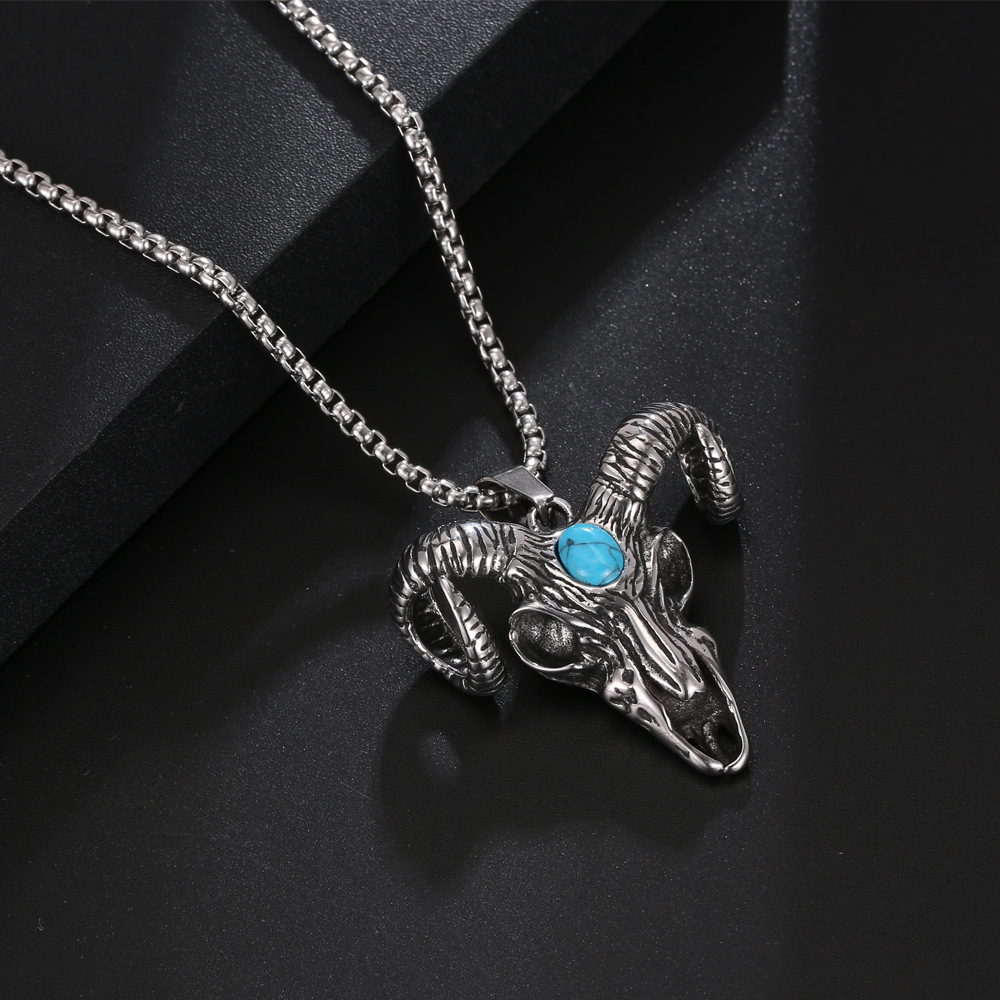 Pendentif seul, chaîne non incluse.