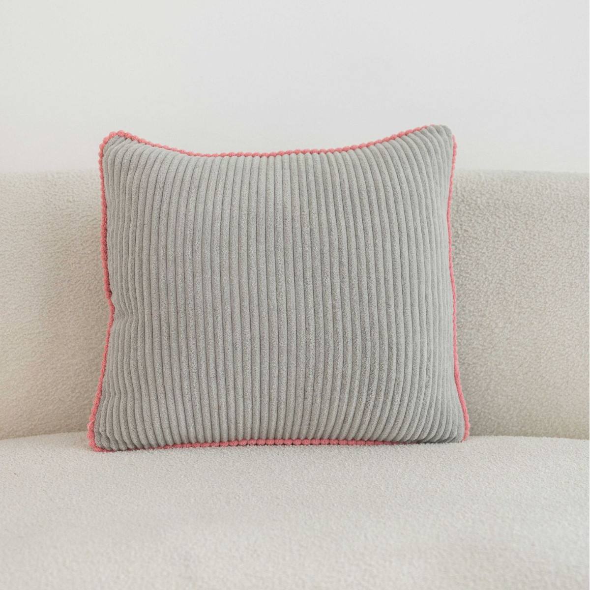 สีเทาอ่อน