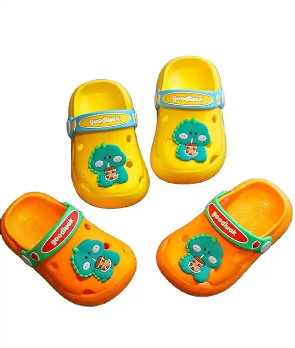 Nuove pantofole estive per bambini ragazzi e ragazze sandali da spiaggia in PVC per bambini casa Baotou scarpe con foro per bambini