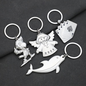 Venta al por mayor 3D simple encantador creativo personaje de dibujos animados personalizado personalización metal plateado llavero para amigo - Product Image 1