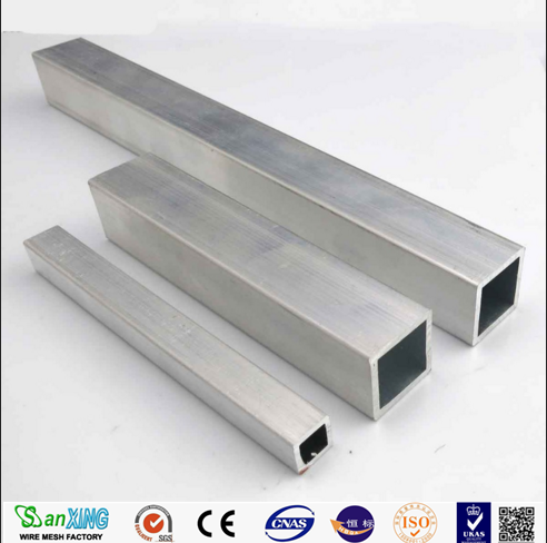 Poteau galvanisé carré