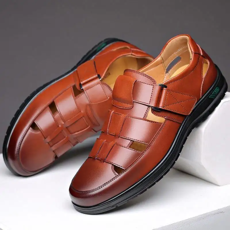 أحذية صيفية من جلد البقر للرجال مخصصة من شركة تصنيع المعدات الأصلية صنادل رجالية رسمية للرجال