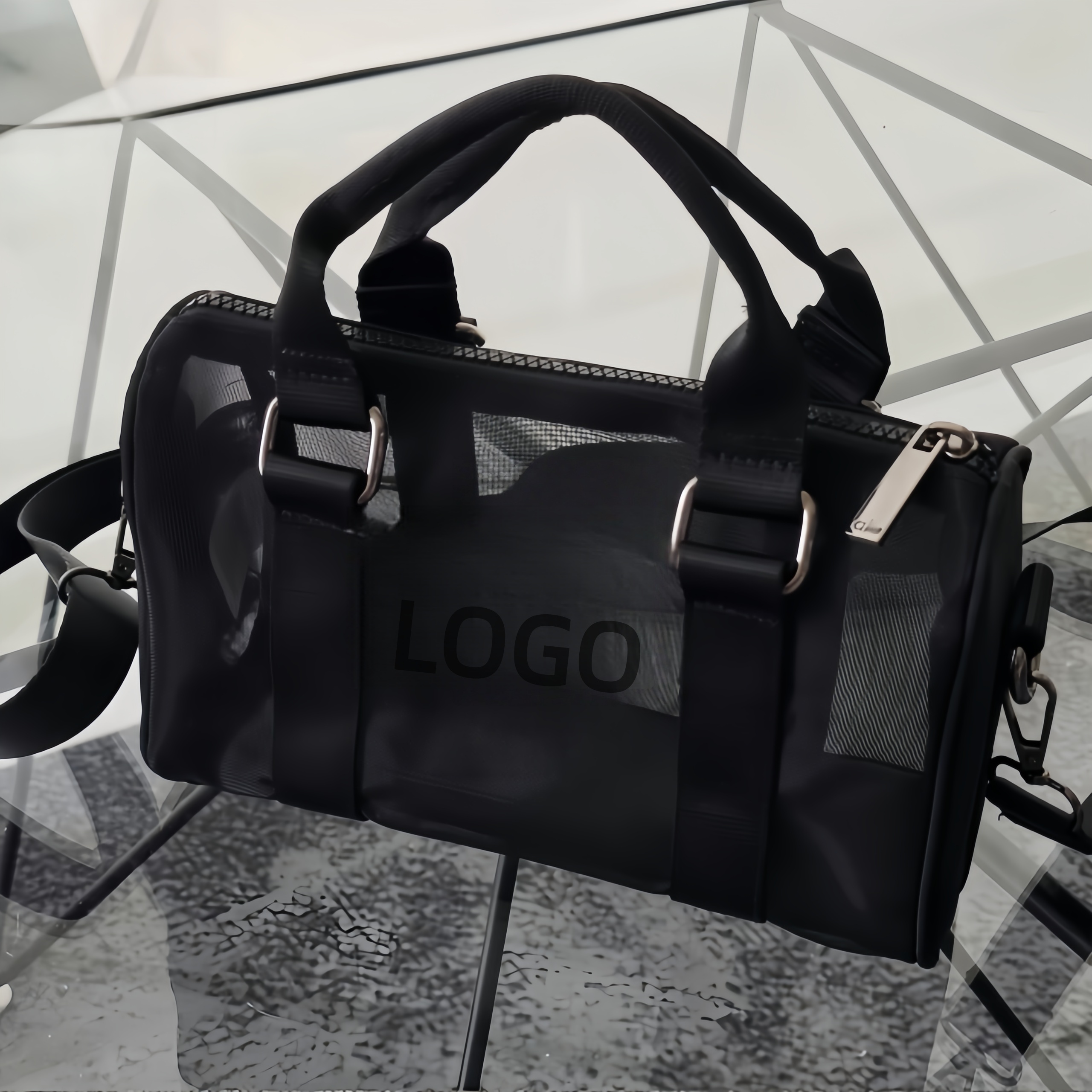 Borsa nera di lusso con logo nero