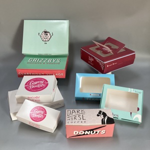 Scatole di imballaggio per panetteria a forma di libro riciclabile quadrato Dessert Pop imballaggio pasticceria torta al formaggio con maniglia per finestra - Product Image 2