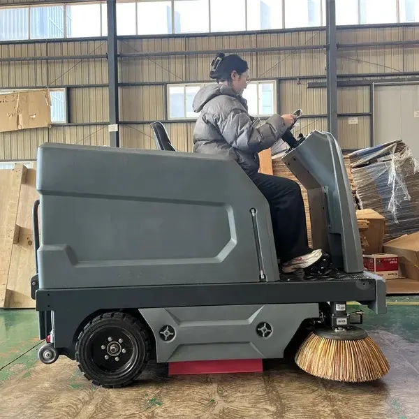 Big electric ride on street road sweeper truck industrial floor sweeper machine