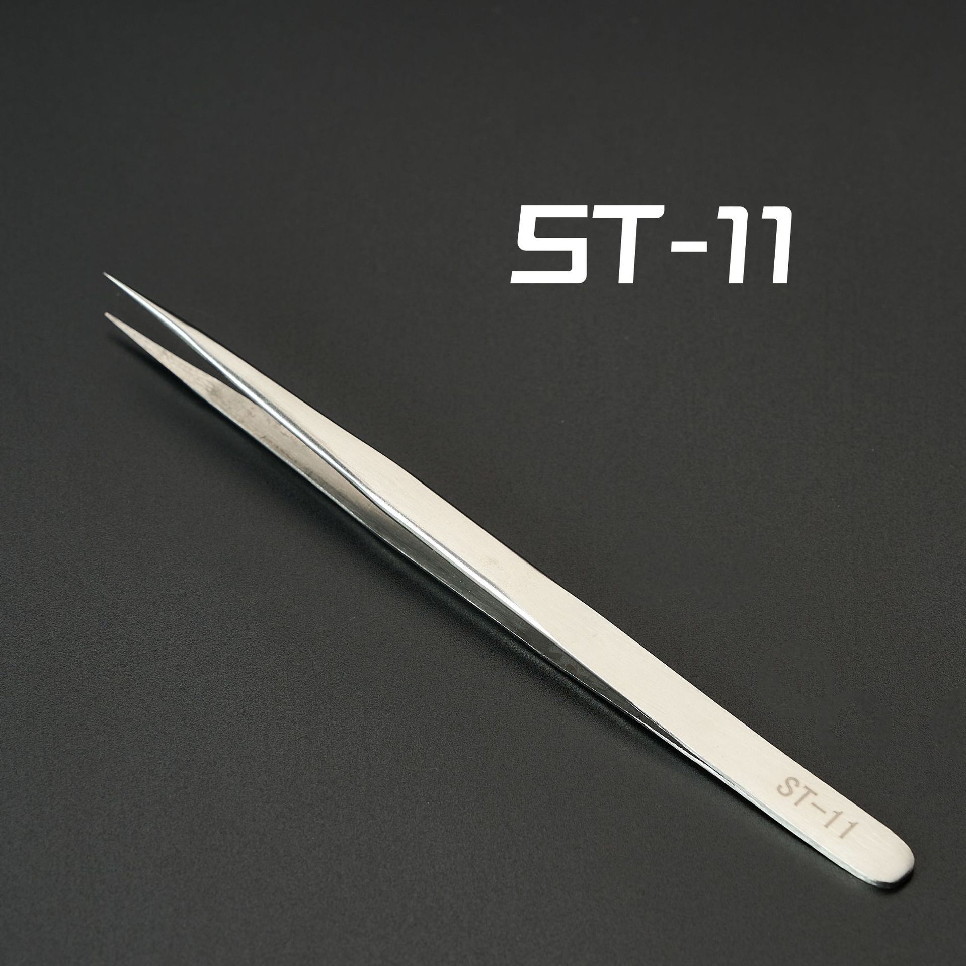ST-11 con la scatola di plastica