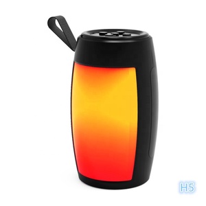 Sıcak satış H-5 taşınabilir kablosuz RGB hoparlör Mini 5W açık partiler ve kamp için yanıp sönen ışık ile - Product Image 1