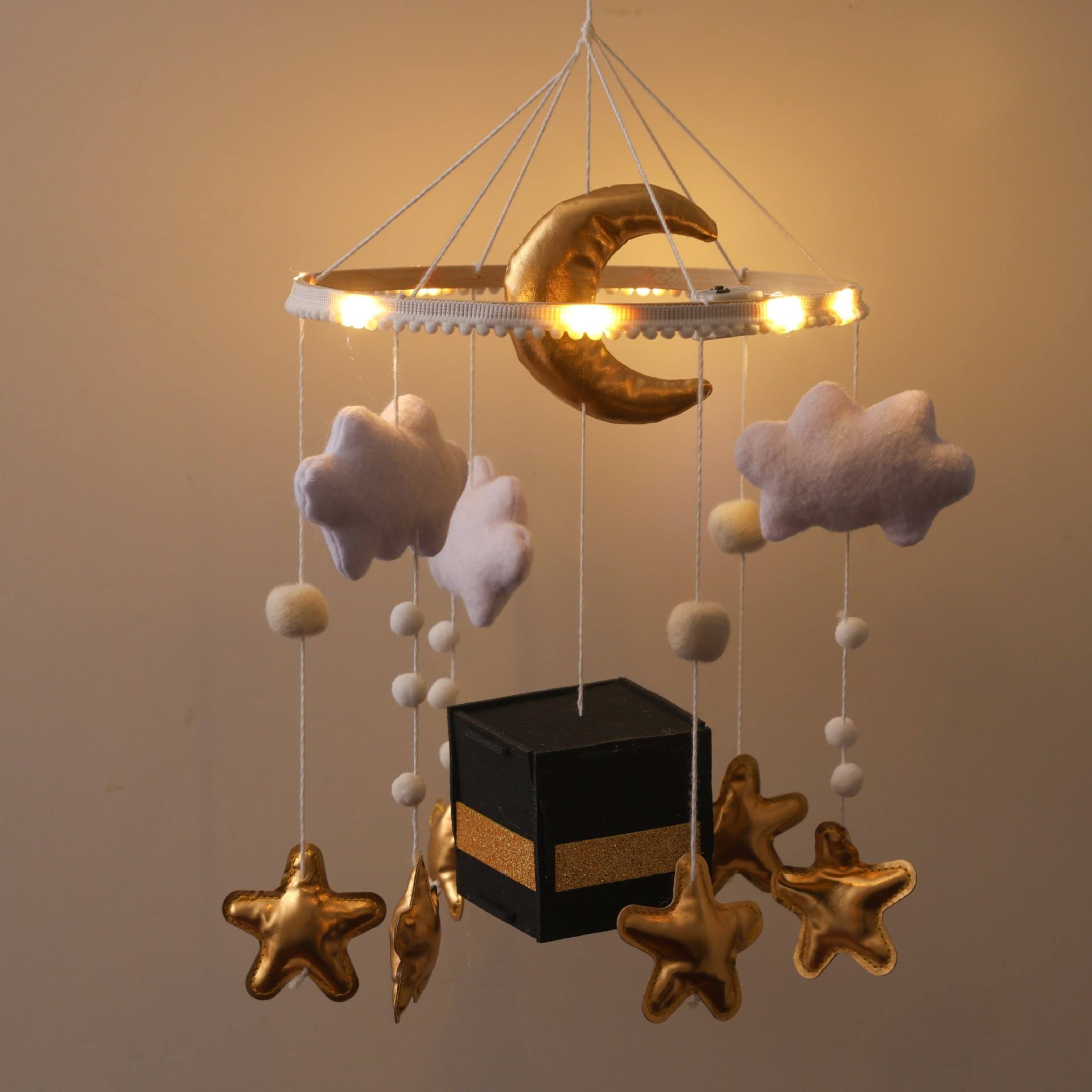 Boîte noire avec lumière chaude