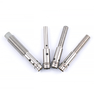 <3.0%(Sr) 重复精度M4 M5 M6 M8连接器IP67 PBT NPN PNP输出感应式接近传感器开关