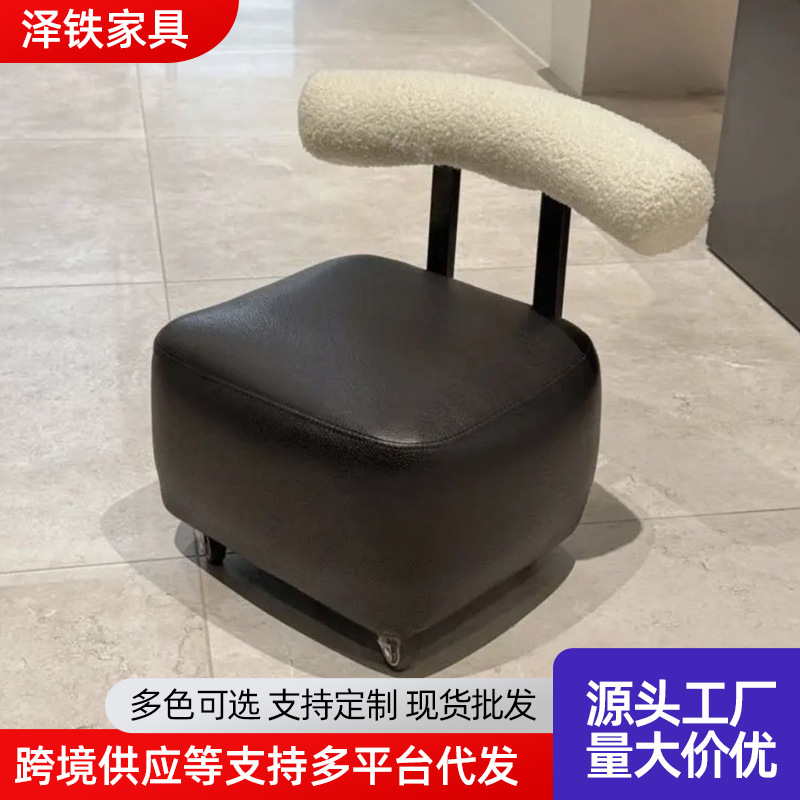 Negro Clásico - Taburete con Ruedas