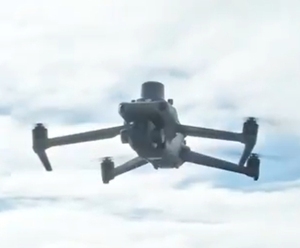 DJl Mavic 3 CLASSIC Triple Camera Hasselblad Professional HD Drone 43 <strong>Minutes</strong> with a Range of 28 km and 15 km Video Transmission - Product Image 5