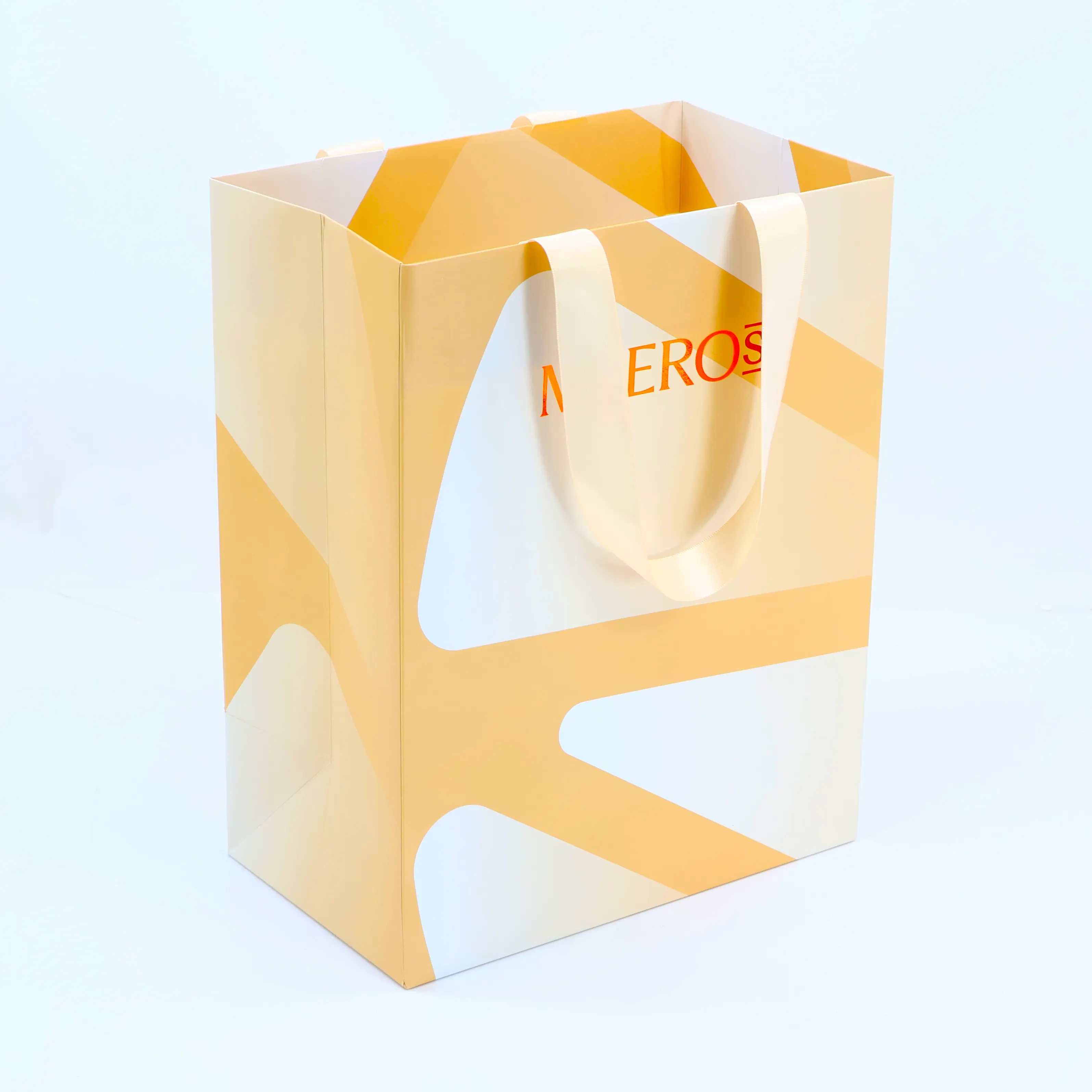 Venta al por mayor de impresión personalizada estampado en caliente boutique colorido Lizzo bolsa de regalo en relieve ropa elegante bolsas de papel para compras