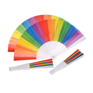 המניה זול קטן LGBTQIA קשת גאווה מתקפל מאוורר יד מתנה