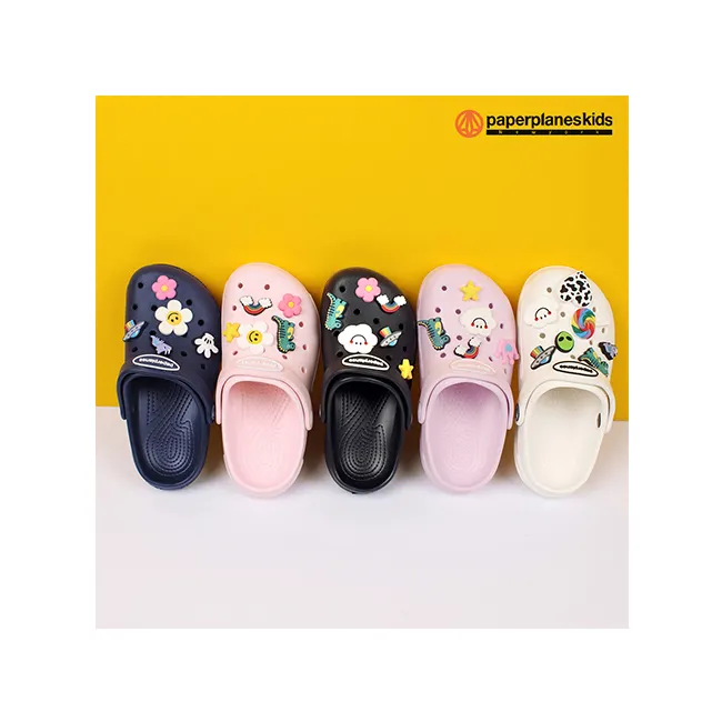 Vendita all'ingrosso coreana di plastica calda traspirante morbido cartone animato carino sandali per bambini pantofole EVA scarpe da acqua per bambini per ragazzi