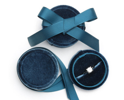 Caja de anillo verde