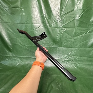 53218-0E10053217-0E080トヨタハイランダー用エンジンカバーロックブラケット - Product Image 2