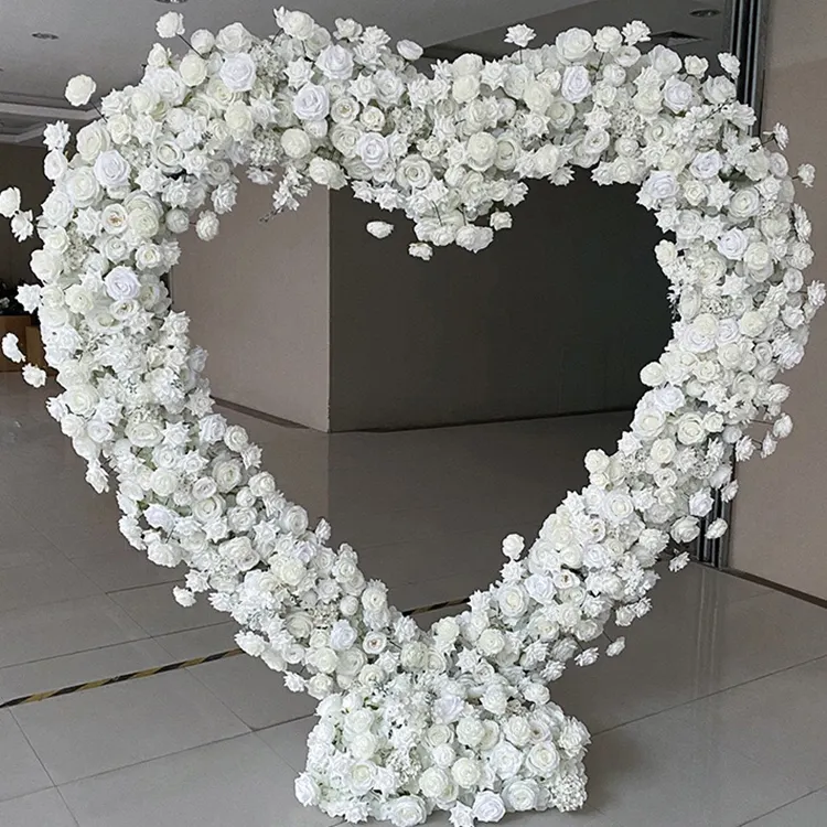 K-0606 शादी की सजावट के लिए दिल के आकार की कृत्रिम फूलों की पृष्ठभूमि वाली गुलाब की दीवार