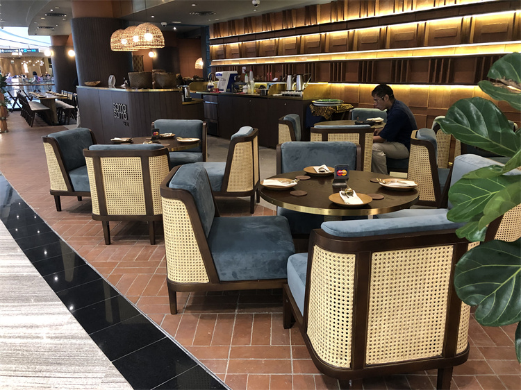 Chaungdian Luxury Modern Hotel Furniture 5 Star Dining Tables Chairs Restaurant Sets Foshan Restaunrant Set Solid Wood 3-5 Years