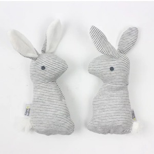 卸売-赤ちゃんかわいい柔らかい動物ぬいぐるみハンドグラブかわいいウサギの子供ぬいぐるみハンドガラガラおもちゃ