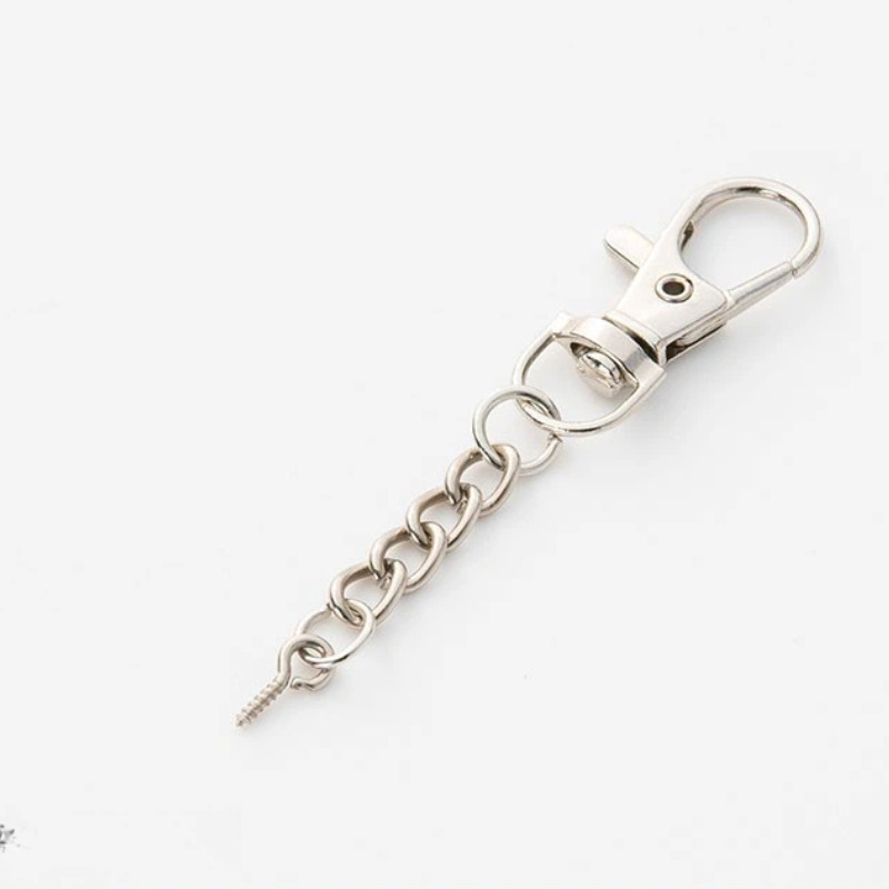 White K hangs a four-link chain with ram's horn nails.