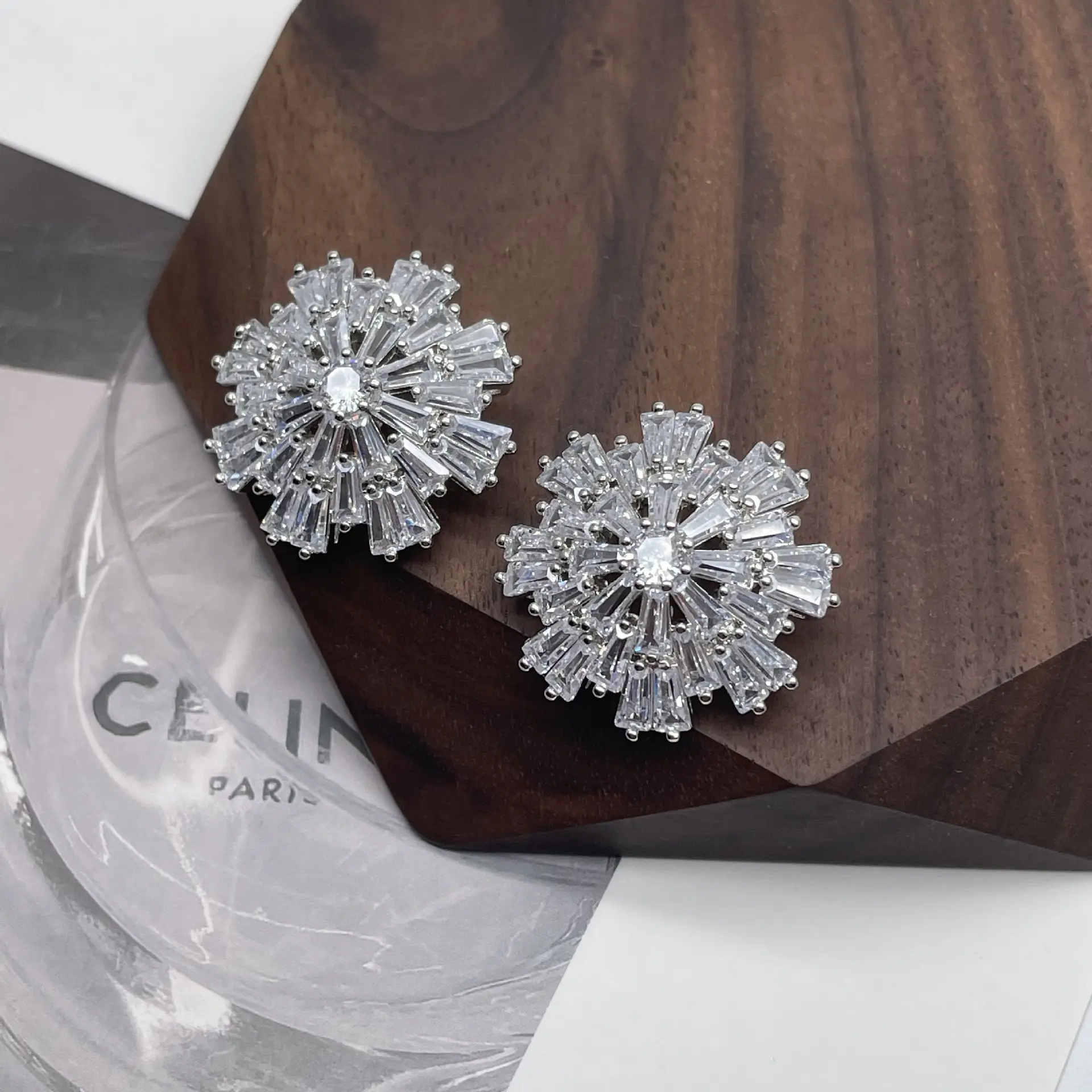 JFZB022 bottone di zirconi a forma di fiocco di neve naturale lucido all'ingrosso bottone di diamanti per gioielli di moda per abito da sposa