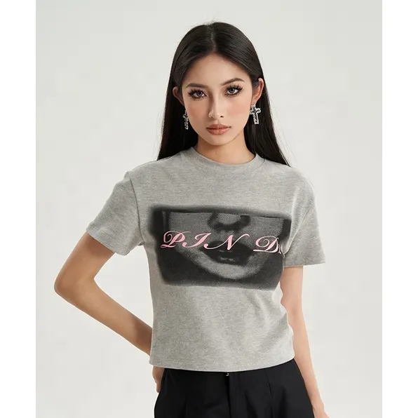 Camiseta feminina de manga curta slim versátil de algodão estiramento estilo europeu verão tecido streetwear diamante curto