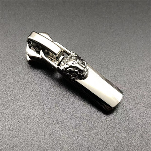 Nhà Máy Nóng Bán Kẽm Hợp Kim Kim Loại Zip Trượt 8 Số Đồng Bằng Chèn Puller Chất Lượng Cao Zip-Puller - Product Image 4