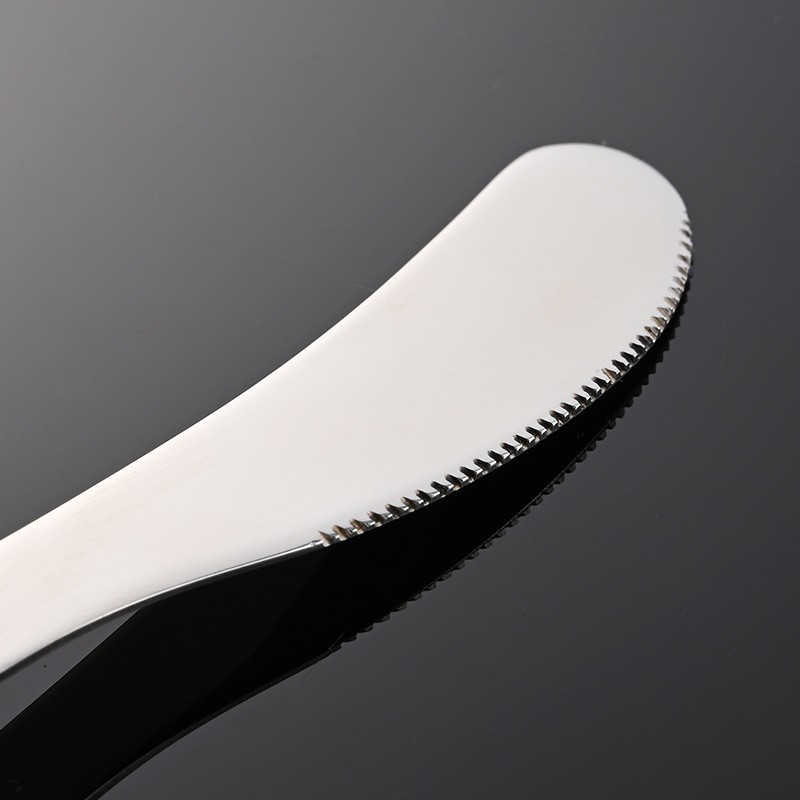 Cuchillo color madera natural.