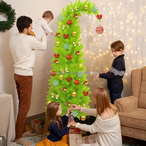 4/5/6ft soluk yeşil çarpık boyunlu noel ağacı çarpık bir kafa ile ve noel topları ile dekore - Product Image 3