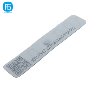 Código QR personalizado números de serie impresos programable RFID lavandería de largo alcance impermeable lavable UHF etiquetas RFID para pista textil