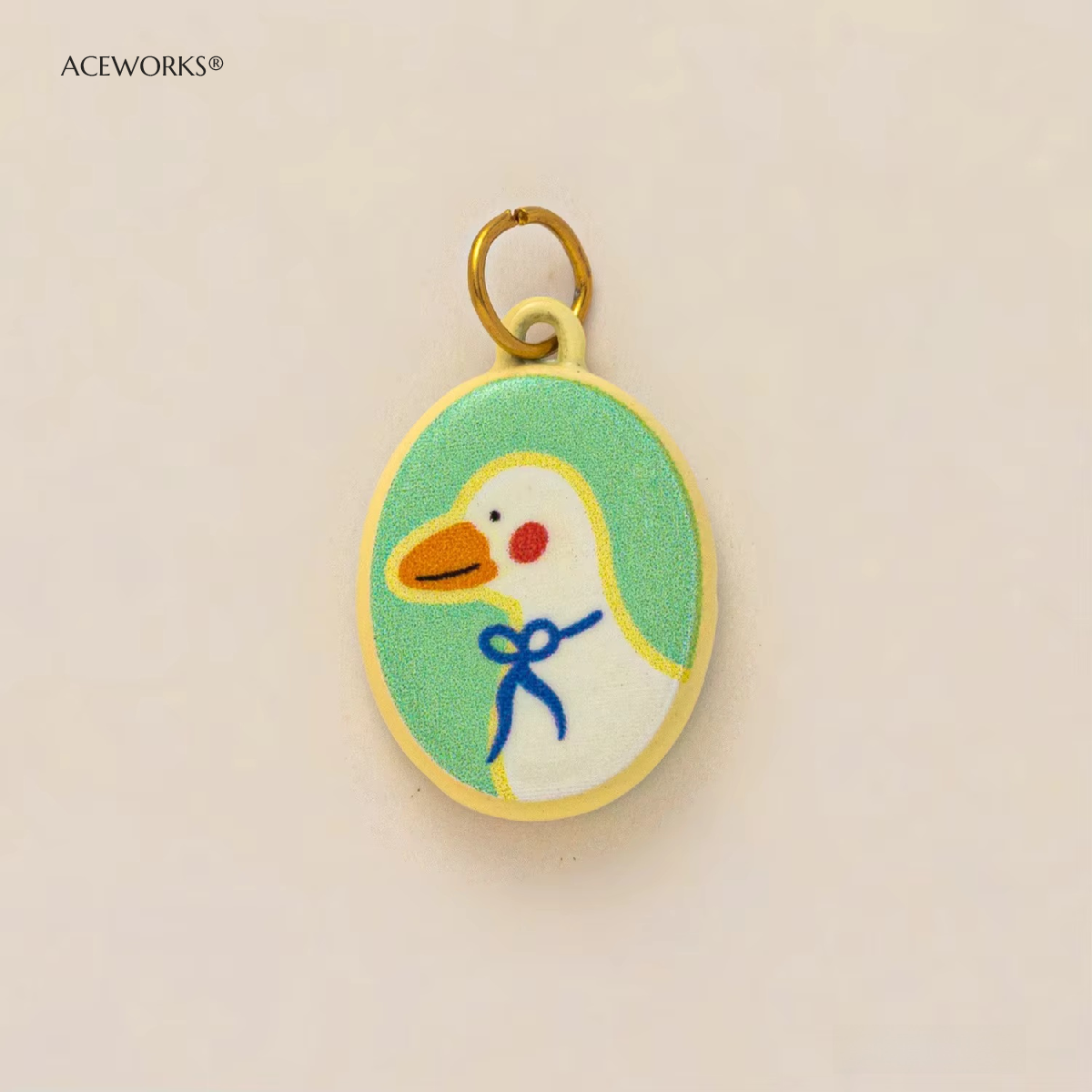Pato con dije de lazo
