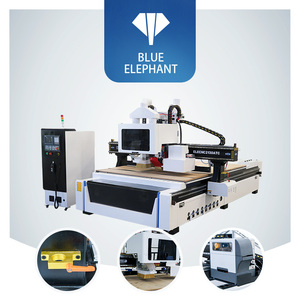 Máquina enrutadora cnc de diseño de puerta de madera con cambio automático de herramienta de mayor velocidad para fabricación de armarios de cocina, muebles, puerta de madera - Product Image 2