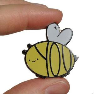 高品質カスタマイズ金属工芸品亜鉛合金黄色昆虫ミツバチ種類ソフトハードエナメルラペルピンバッジ衣類用 - Product Image 4