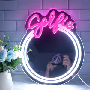 おしゃれな金属製の床立てLEDメイクミラーマルチカラーネオンライト付き誕生日ウェディングドレッシングルームの装飾 - Product Image 4