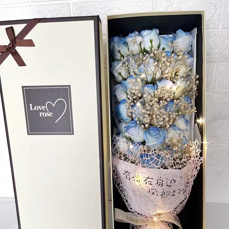 กล่องของขวัญคู่รัก ประกอบด้วยดอกกุหลาบสีฟ้าไอซ์บลู 33 ดอก