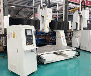 Tonsing 3 husillo con centro de mecanizado CNC ATC 5 Axis para corte y perforación de respaldo de silla de madera contrachapada - Product Image 5