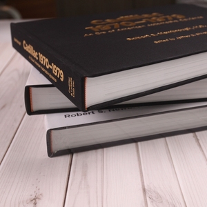 Fabrika özel tam renkli ciltli kitap baskı otomobil katalog kitap ile altın folyo baskı ile tozluk - Product Image 4